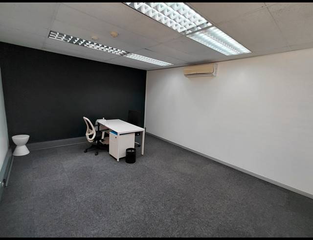 31M² OFFICE TO LET IN EPSOM DOWNS